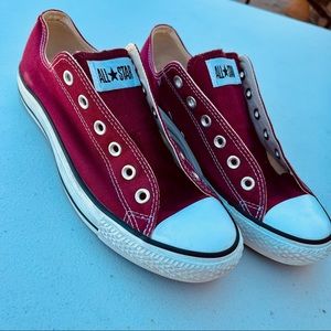 Converse Maroon size 8men/ 10women